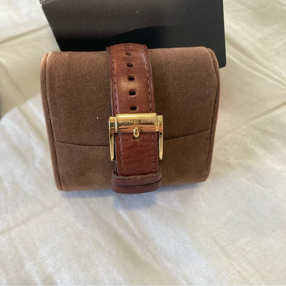 NIB - MICHAEL KORS Watch Gold tone, Brown Leather Strap with Crystals - Picture 4 of 9